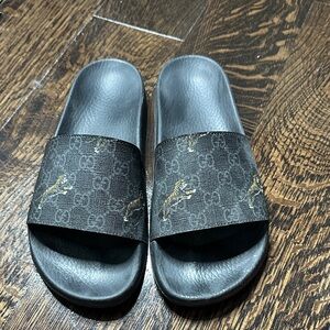 Gucci tiger men’s slides